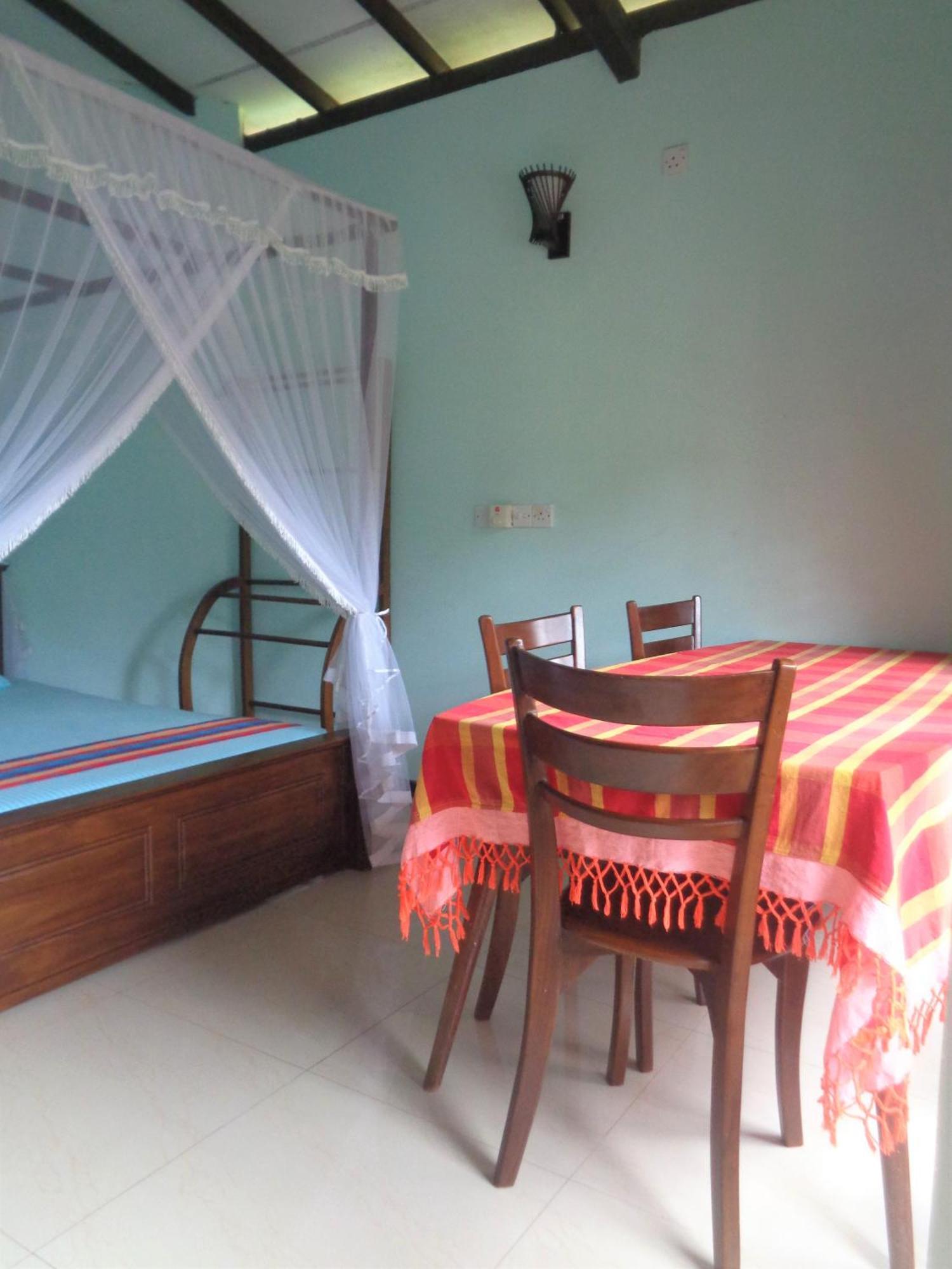 De Fancy House Hotel Unawatuna Exterior photo